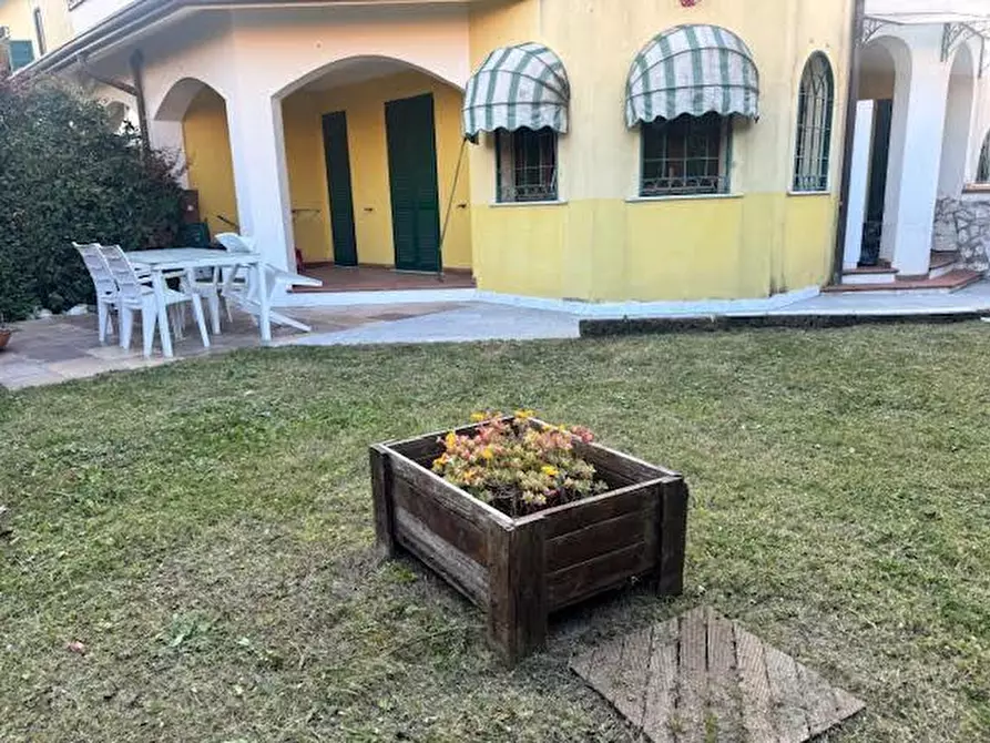 Immagine 1 di Appartamento in vendita  a Ortonovo