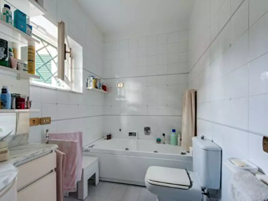 Immagine 13 di Villa in vendita  a Carrara