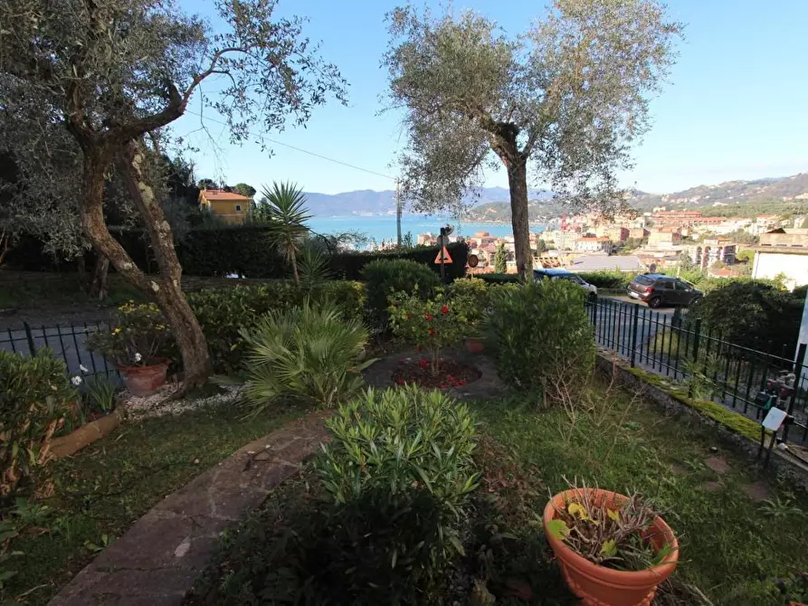 Immagine 9 di Appartamento in vendita  a Lerici