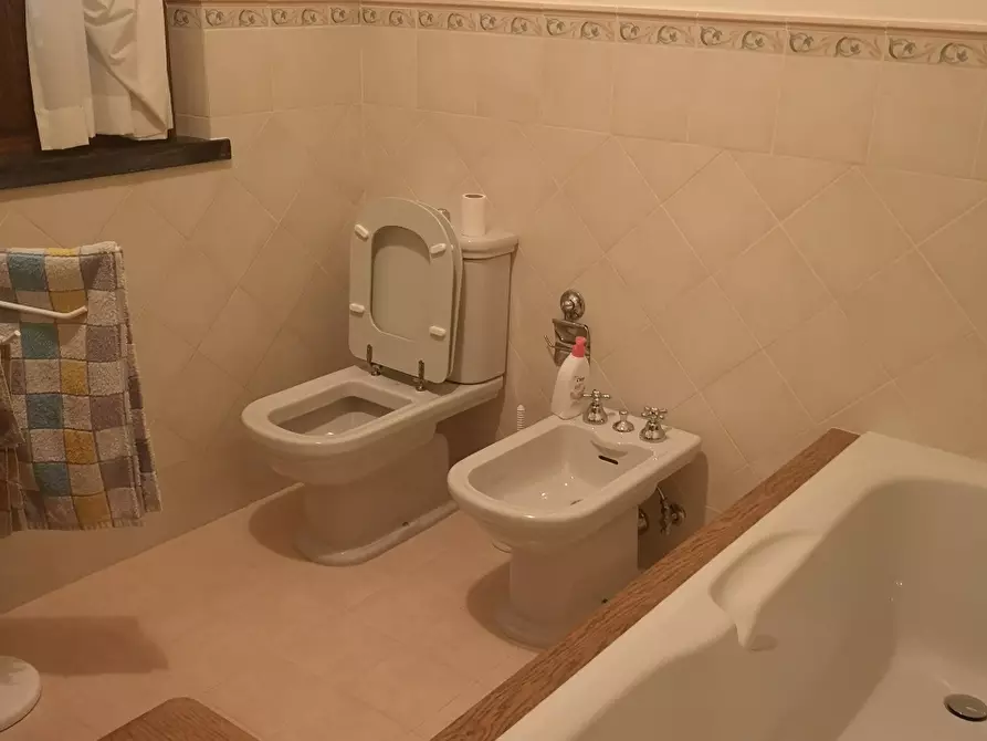 Immagine 21 di Villa in vendita  a Castelnuovo Magra