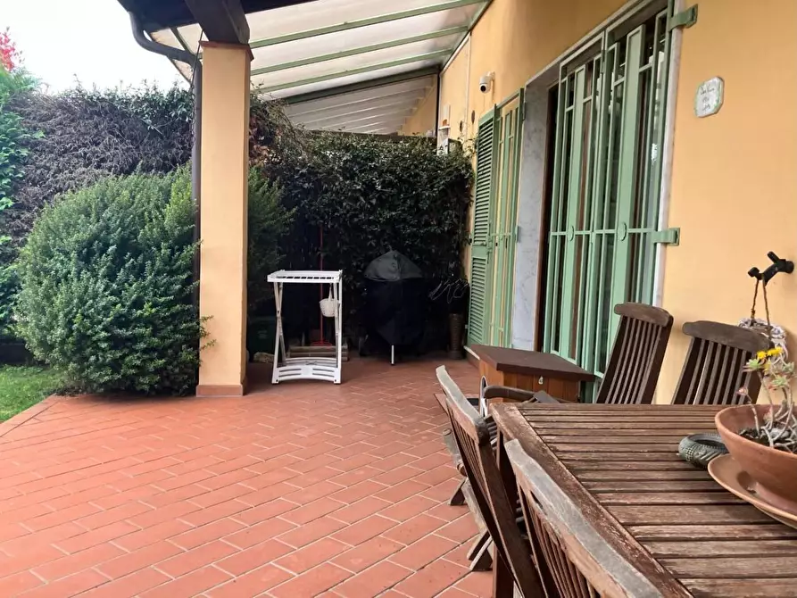 Immagine 2 di Villa in vendita  a Sarzana