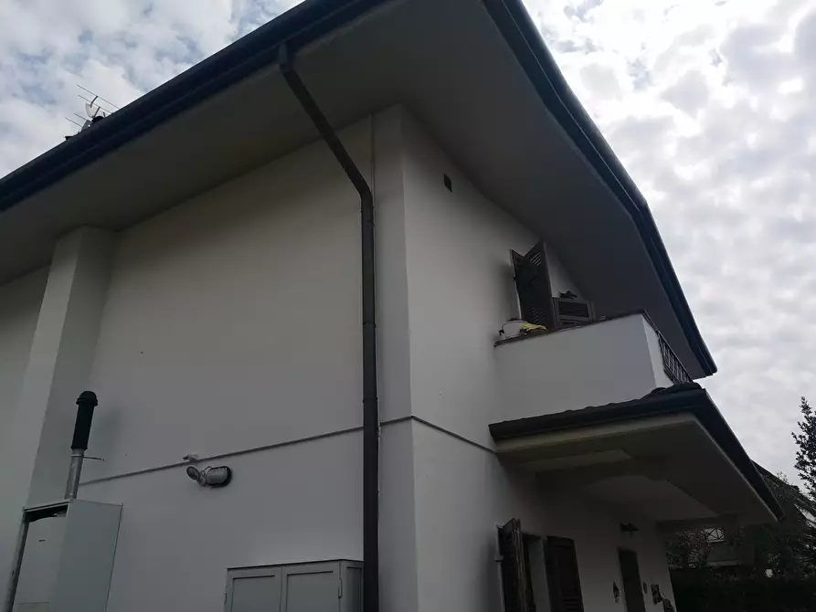 Immagine 8 di Villa in vendita  a Massa