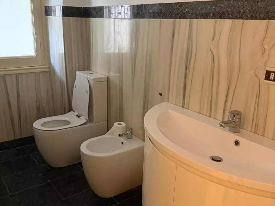 Immagine 45 di Casa indipendente in vendita  a Carrara