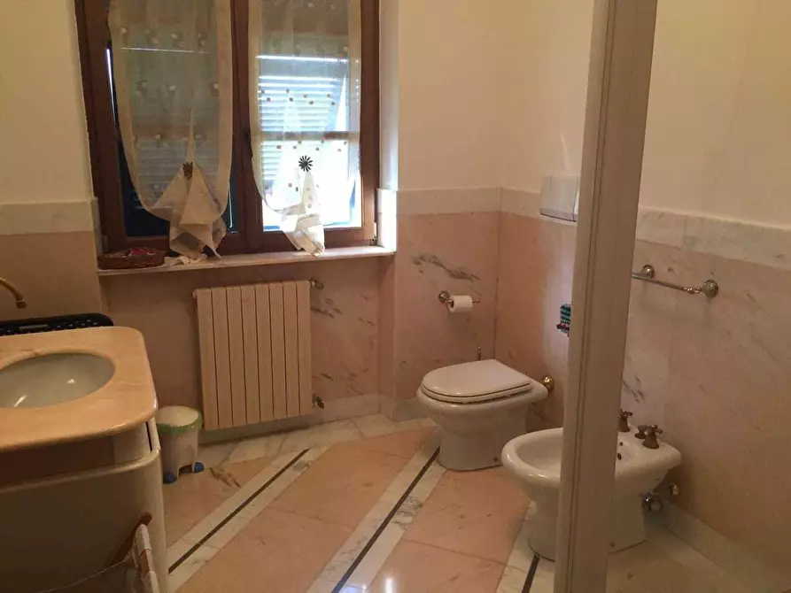 Immagine 21 di Villa in vendita  a Castelnuovo Magra