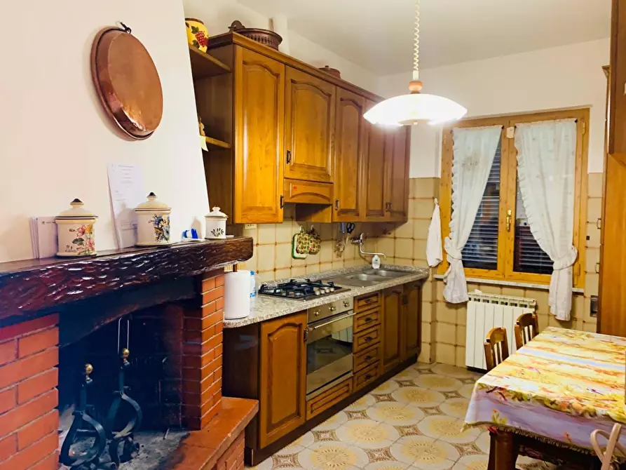 Immagine 6 di Villa in vendita  a Castelnuovo Magra