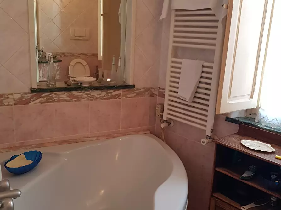 Immagine 10 di Casa semindipendente in vendita  a Carrara