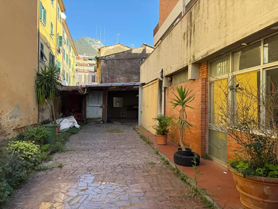 Immagine 4 di Casa indipendente in vendita  a Carrara