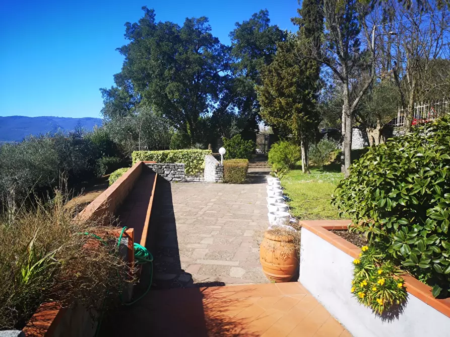 Immagine 3 di Villa in vendita  a Castelnuovo Magra