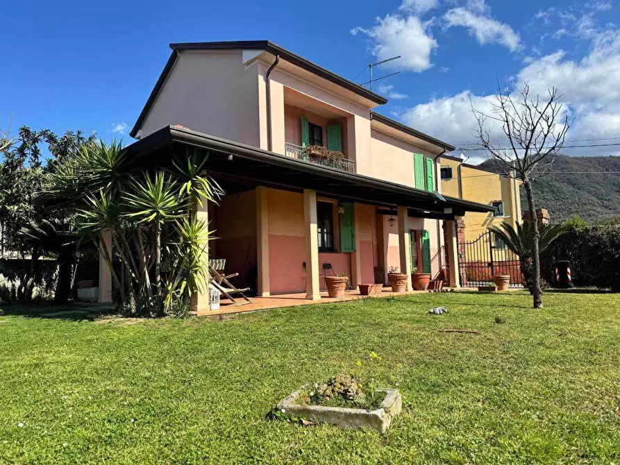 Immagine 3 di Casa indipendente in vendita  a Ortonovo