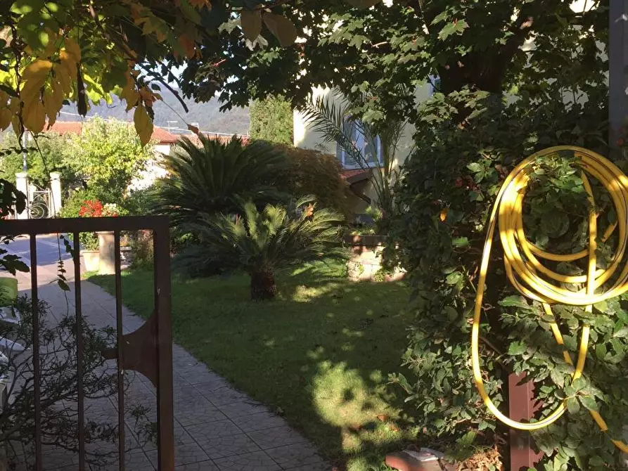 Immagine 2 di Villa in vendita  a Castelnuovo Magra