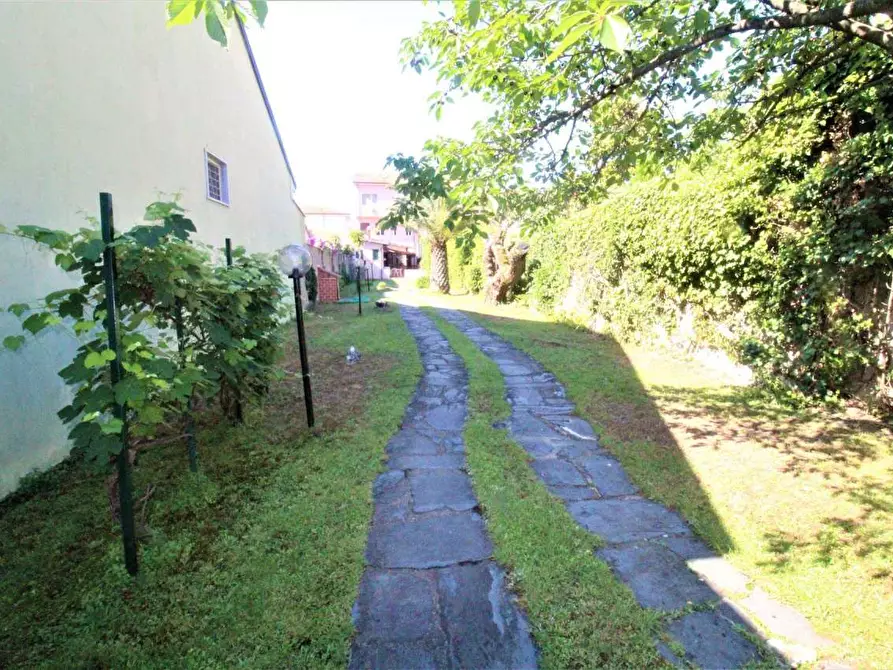 Immagine 24 di Villa in vendita  a Carrara