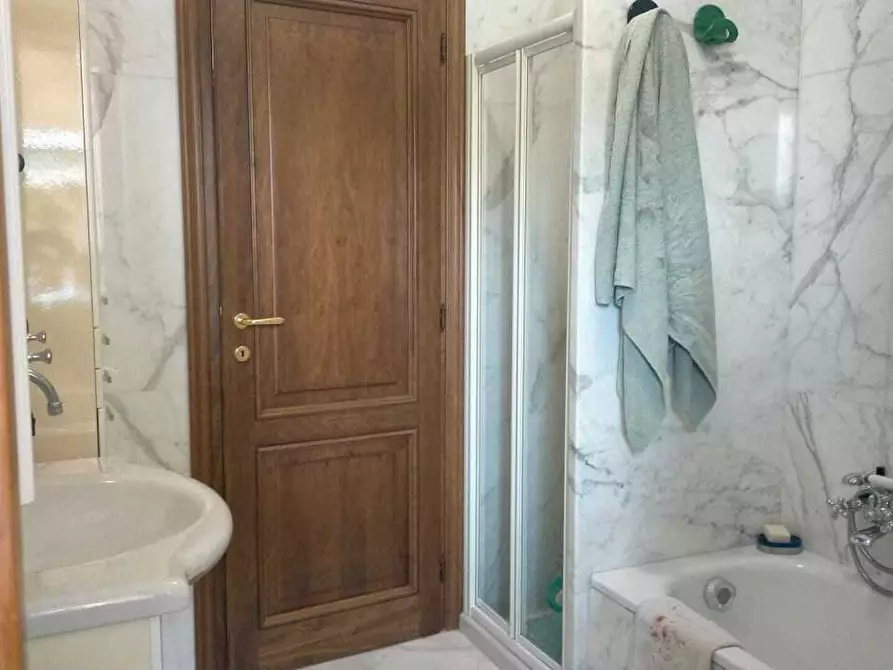 Immagine 22 di Appartamento in vendita  a Carrara
