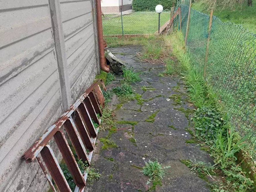 Immagine 11 di Palazzo in vendita  a Castelnuovo Magra