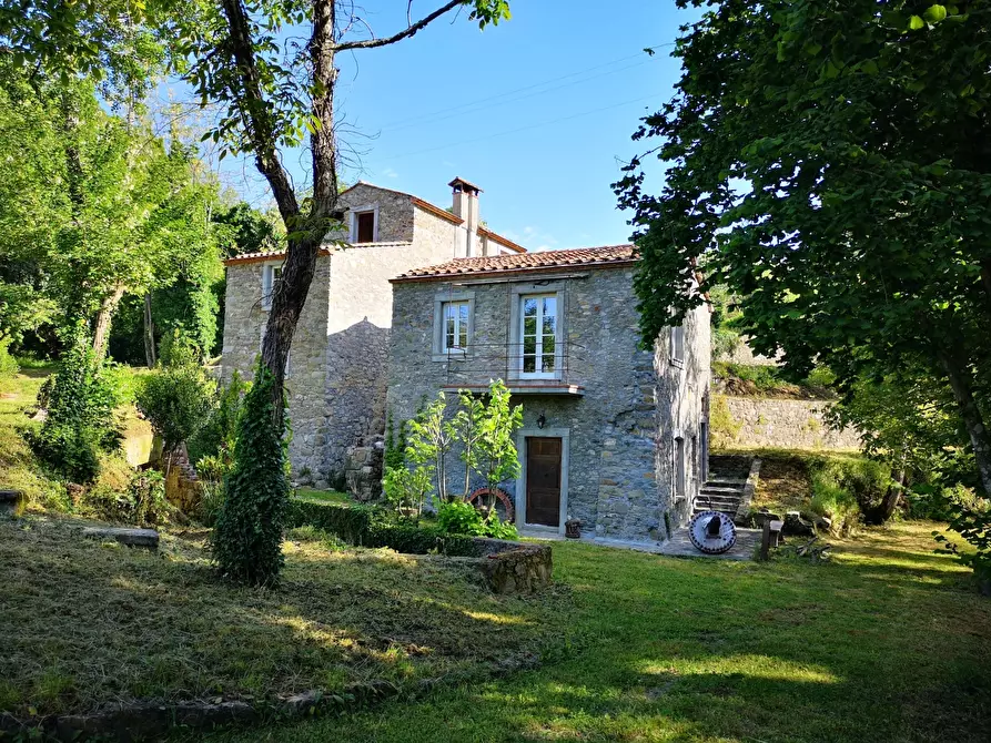 Immagine 1 di Casa colonica in vendita  a Castelnuovo Magra