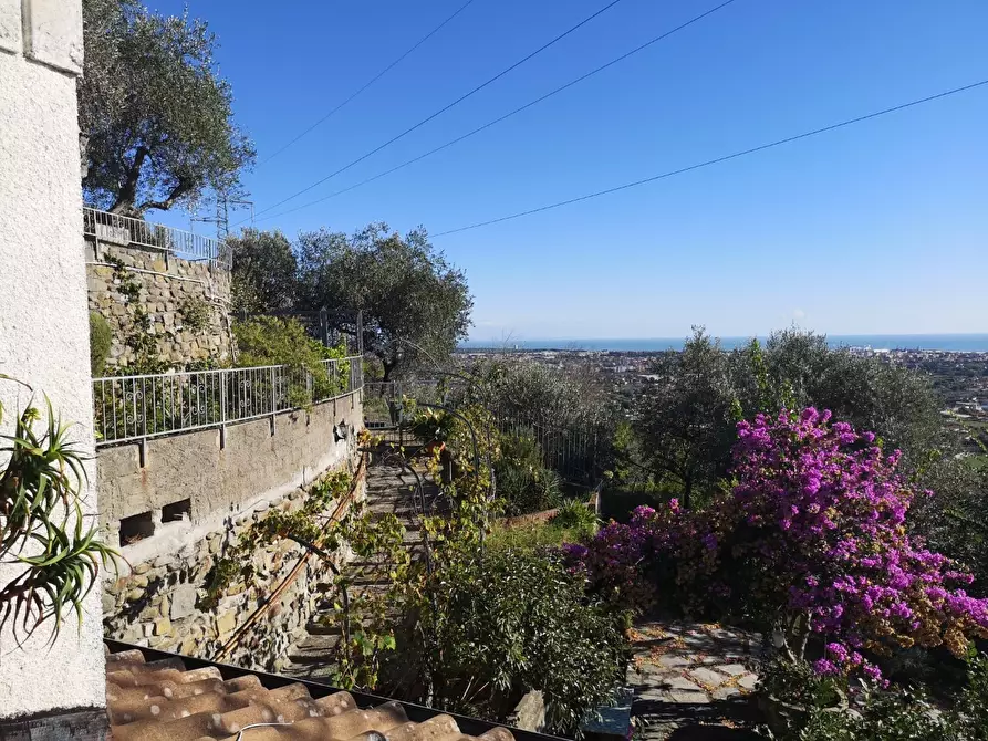 Immagine 11 di Casa semindipendente in vendita  a Ortonovo