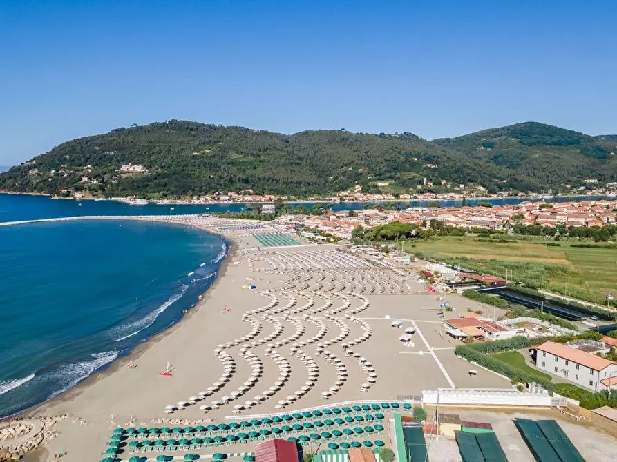 Immagine 16 di Appartamento in vendita  a Ortonovo