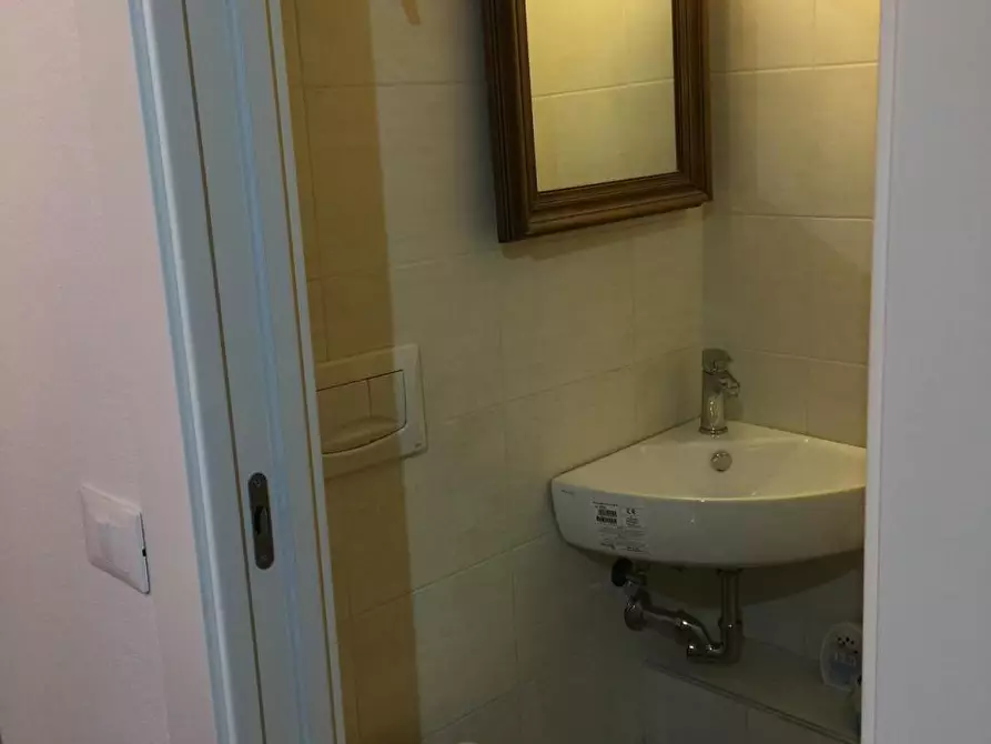 Immagine 23 di Attività commerciale in vendita  a Castelnuovo Magra