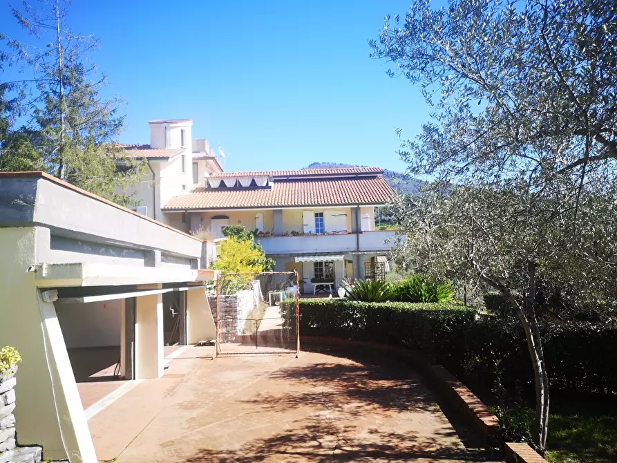 Immagine 59 di Villa in vendita  a Castelnuovo Magra