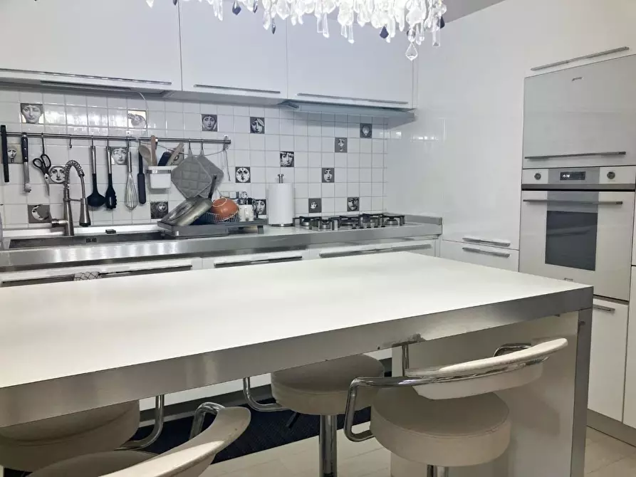 Immagine 5 di Villa in vendita  a Sarzana