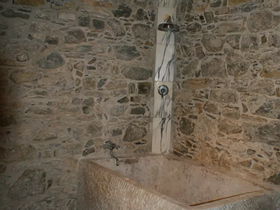 Immagine 44 di Casa indipendente in vendita  a Ortonovo