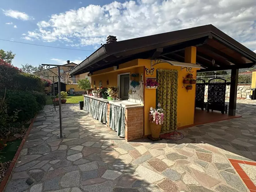 Immagine 1 di Casa indipendente in vendita  a Castelnuovo Magra