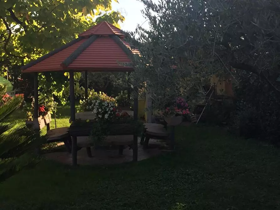 Immagine 37 di Villa in vendita  a Castelnuovo Magra