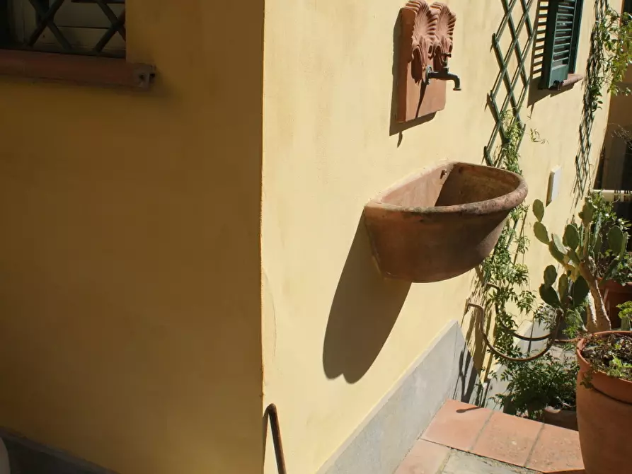 Immagine 9 di Casa indipendente in vendita  a Ortonovo