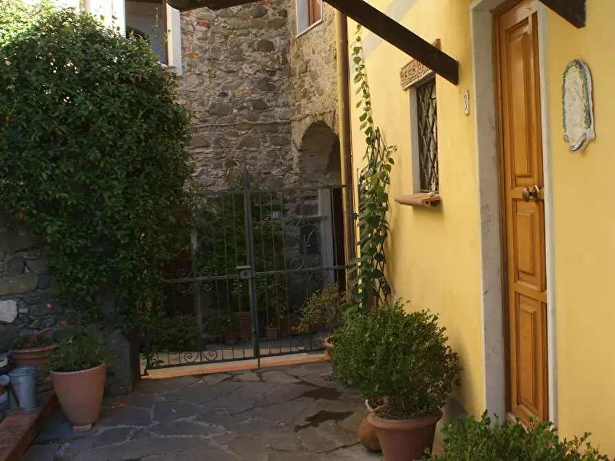 Immagine 10 di Casa indipendente in vendita  a Ortonovo