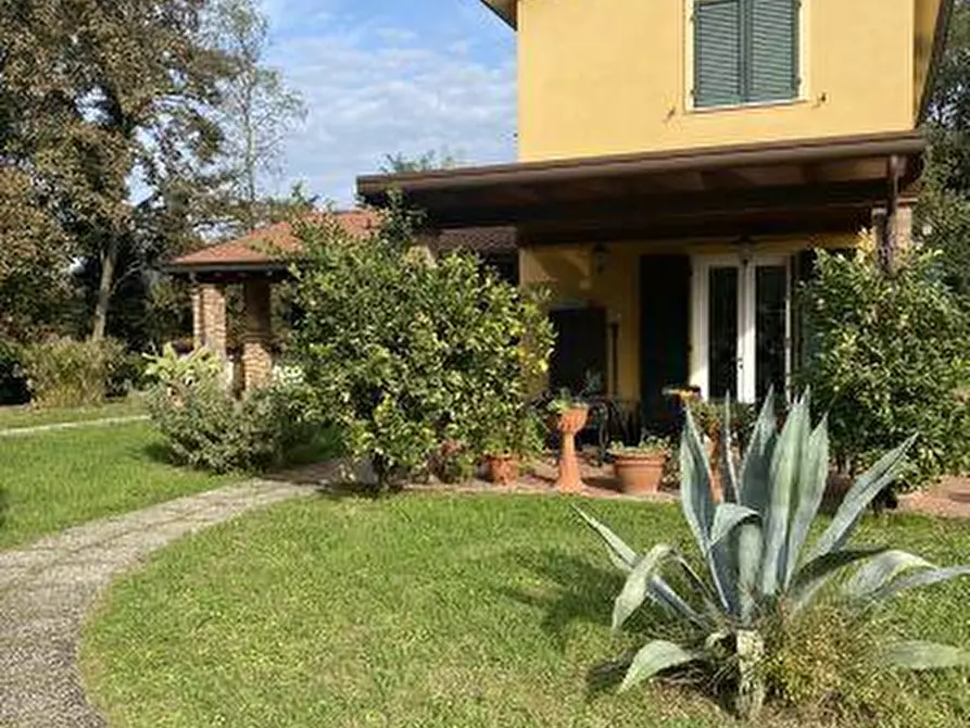 Immagine 2 di Casa indipendente in vendita  a Castelnuovo Magra