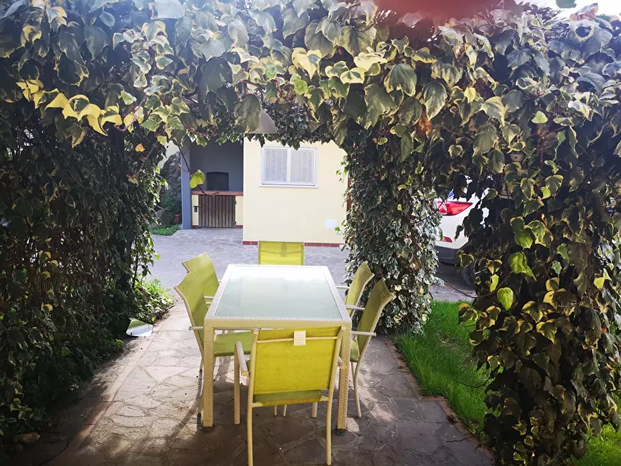 Immagine 10 di Villa in vendita  a Carrara