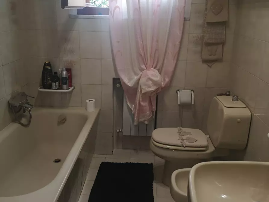 Immagine 13 di Villa in vendita  a Massa