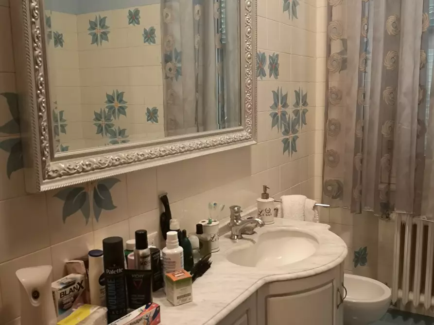 Immagine 18 di Villa in vendita  a Carrara