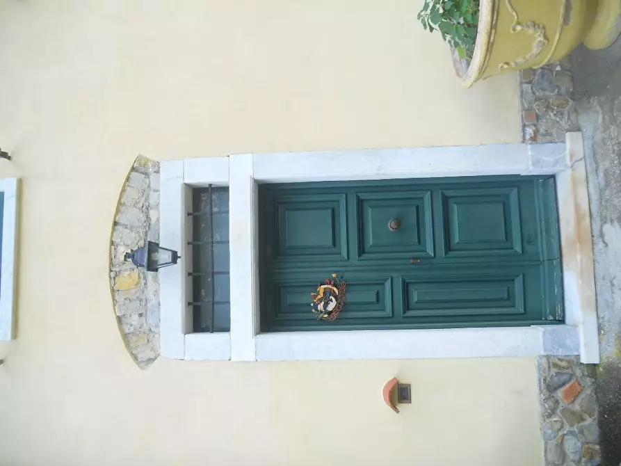 Immagine 43 di Villa in vendita  a Castelnuovo Magra
