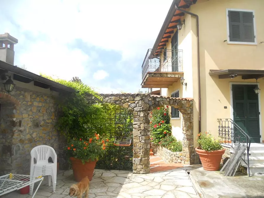 Immagine 51 di Villa in vendita  a Castelnuovo Magra