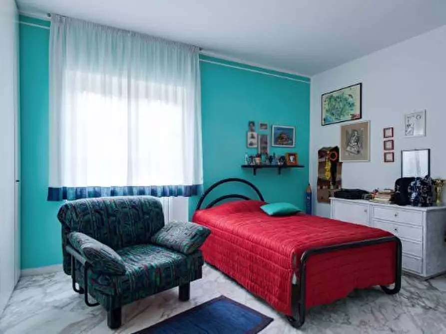 Immagine 11 di Villa in vendita  a Carrara