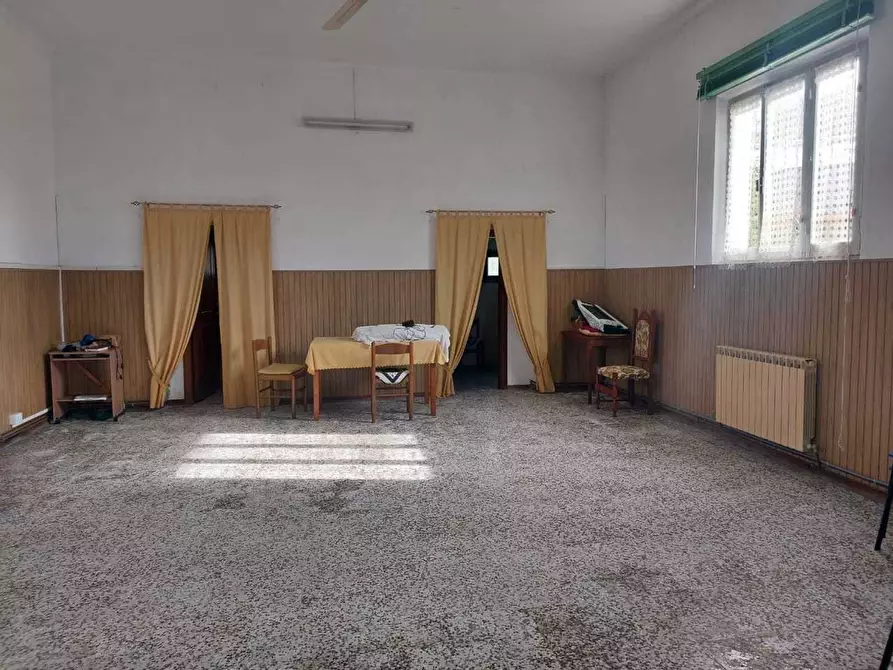 Immagine 3 di Palazzo in vendita  a Castelnuovo Magra