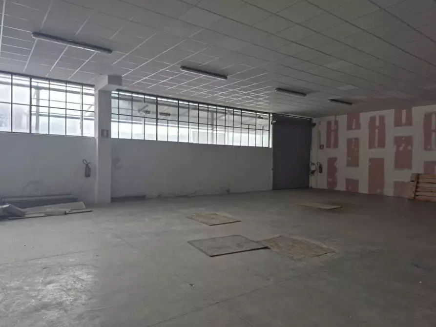 Immagine 2 di Capannone industriale in vendita  a Ortonovo