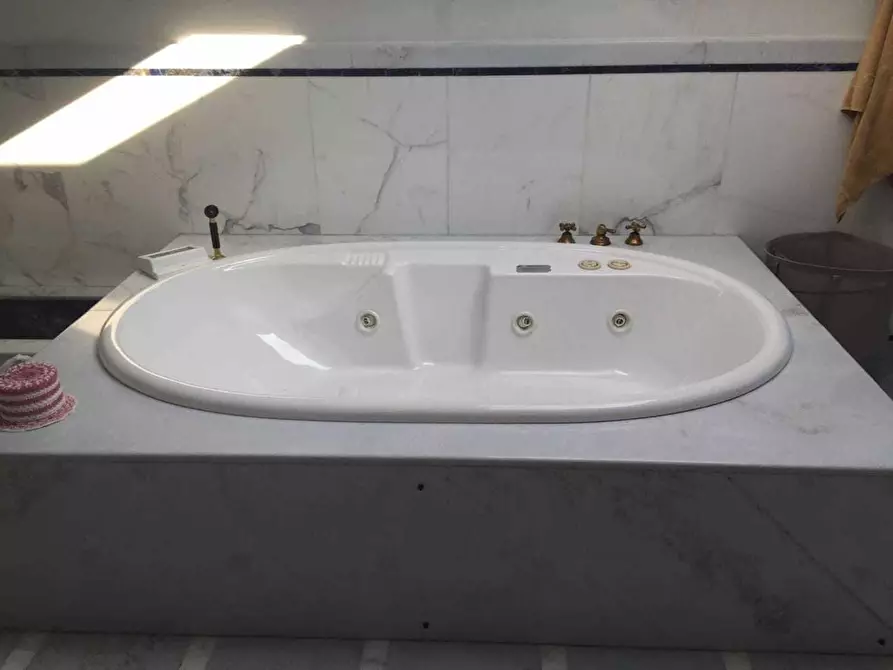 Immagine 25 di Villa in vendita  a Castelnuovo Magra