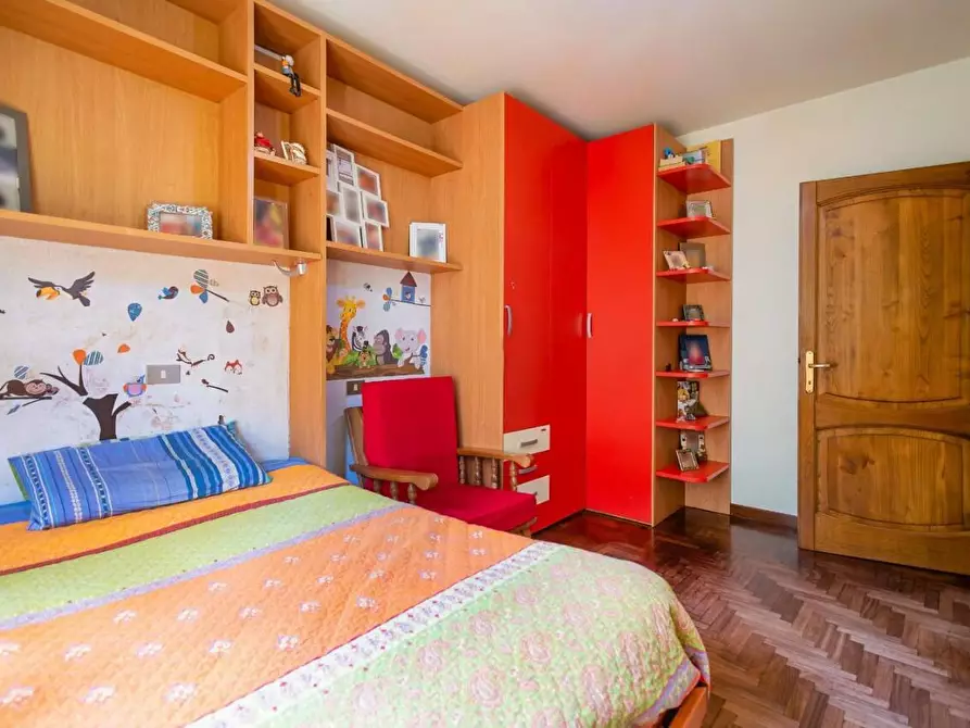 Immagine 11 di Villa in vendita  a Massa