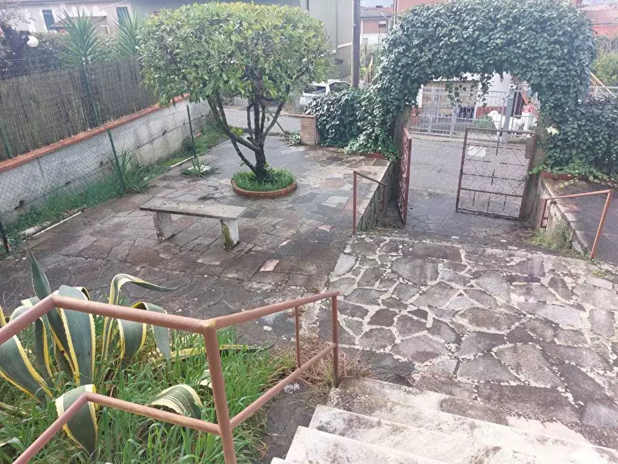 Immagine 10 di Palazzo in vendita  a Castelnuovo Magra