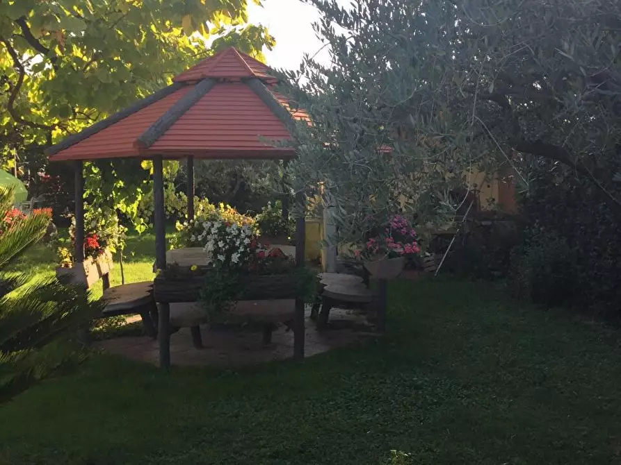 Immagine 38 di Villa in vendita  a Castelnuovo Magra