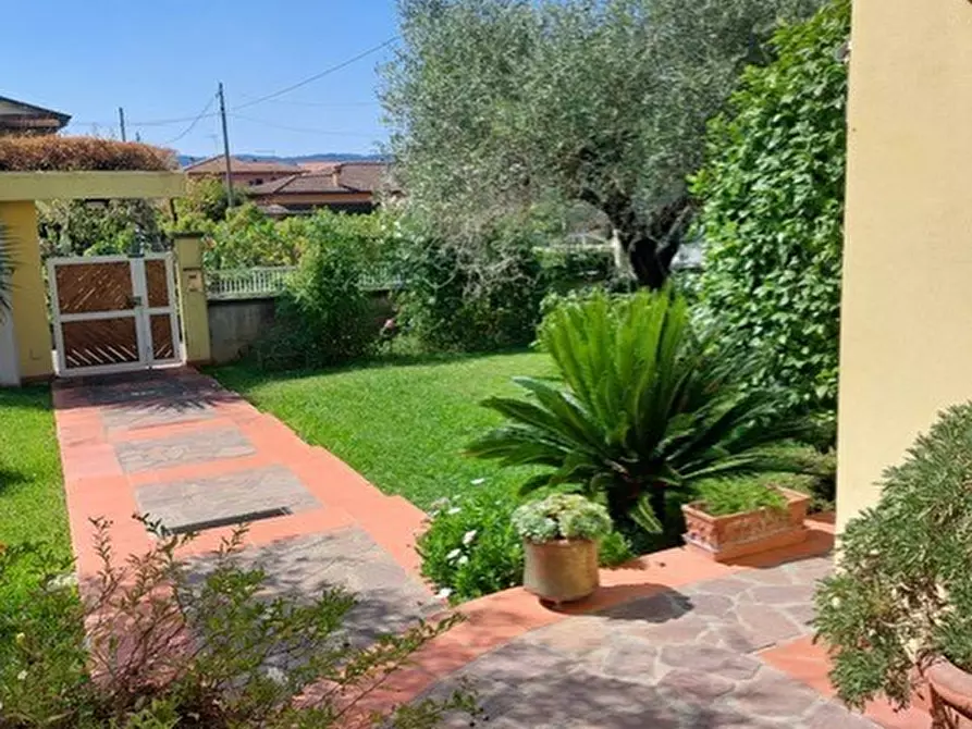 Immagine 34 di Casa indipendente in vendita  a Ortonovo