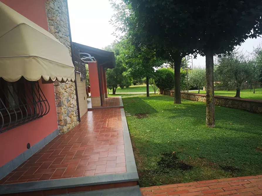 Immagine 12 di Villa in vendita  a Castelnuovo Magra