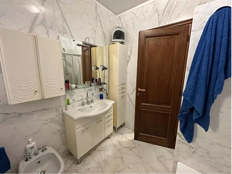 Immagine 18 di Appartamento in vendita  a Carrara