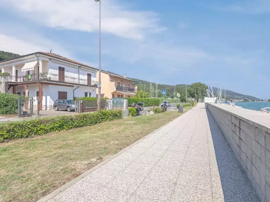 Immagine 11 di Appartamento in vendita  a Ameglia