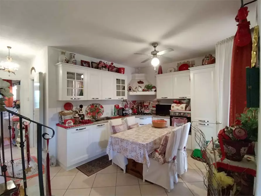 Immagine 2 di Terratetto in vendita  a Castelnuovo Magra