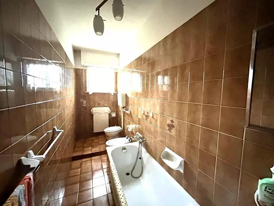 Immagine 11 di Appartamento in vendita  a Ortonovo