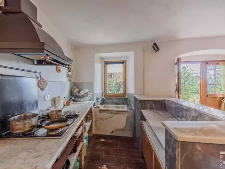 Immagine 2 di Casa indipendente in vendita  a Carrara