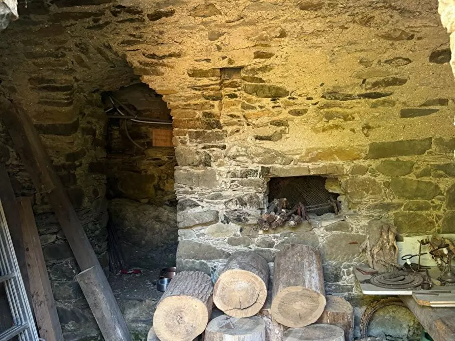 Immagine 60 di Casa colonica in vendita  a Castelnuovo Magra