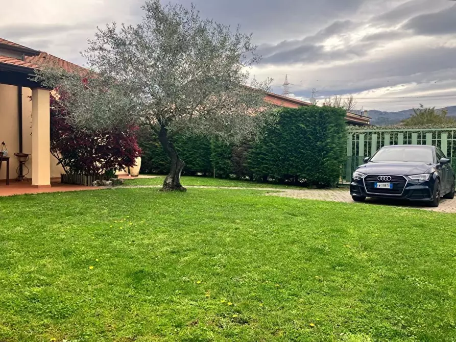 Immagine 34 di Villa in vendita  a Sarzana